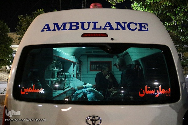 وداع پدر با کودک شهید حادثه تروریستی حرم شاهچراغ