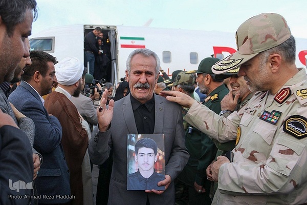 مراسم استقبال ازخانواده‌های شهدای شاهچراغ در مشهد مقدس