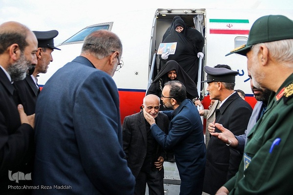 مراسم استقبال ازخانواده‌های شهدای شاهچراغ در مشهد مقدس