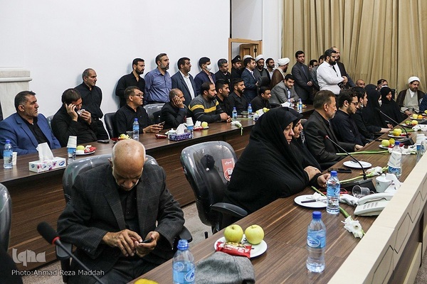 مراسم استقبال ازخانواده‌های شهدای شاهچراغ در مشهد مقدس