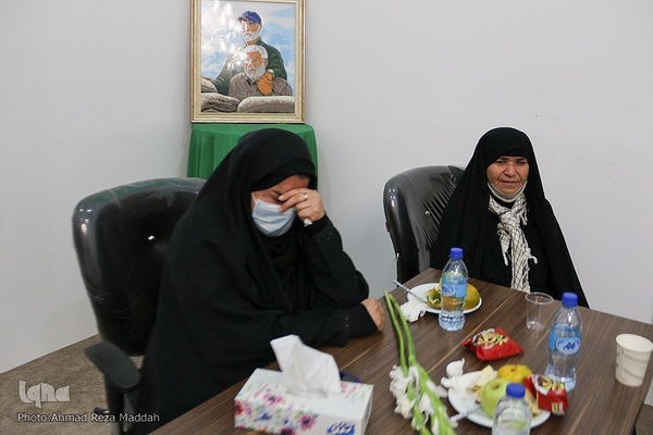 مراسم استقبال ازخانواده‌های شهدای شاهچراغ در مشهد مقدس