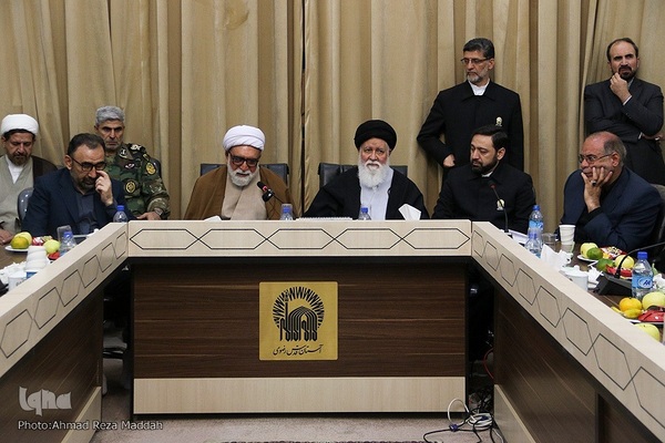 مراسم استقبال ازخانواده‌های شهدای شاهچراغ در مشهد مقدس