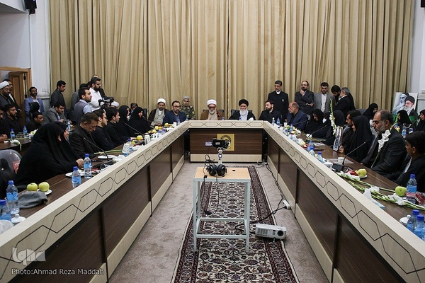 مراسم استقبال ازخانواده‌های شهدای شاهچراغ در مشهد مقدس