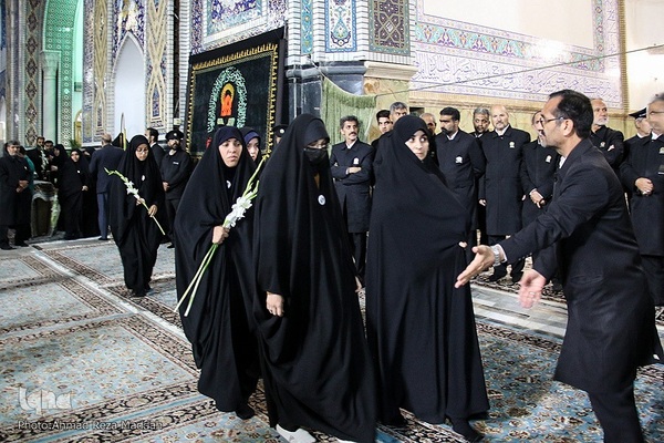 مراسم استقبال ازخانواده‌های شهدای شاهچراغ در مشهد مقدس