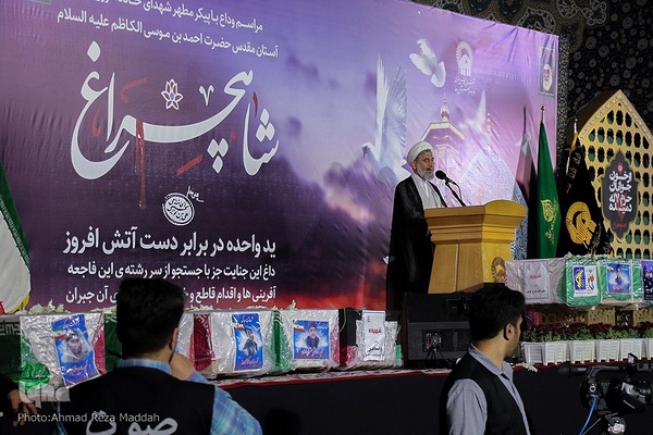 مراسم استقبال ازخانواده‌های شهدای شاهچراغ در مشهد مقدس