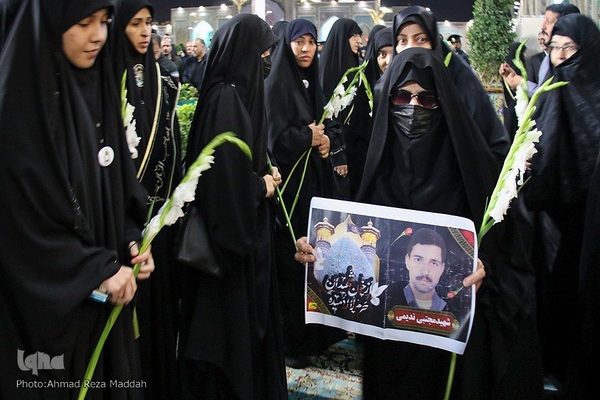 مراسم استقبال ازخانواده‌های شهدای شاهچراغ در مشهد مقدس