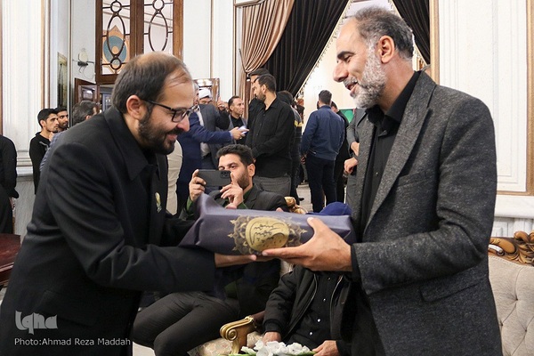 مراسم استقبال ازخانواده‌های شهدای شاهچراغ در مشهد مقدس