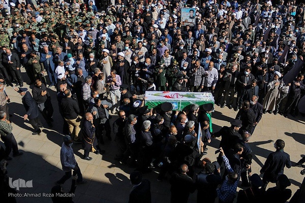 خاکسپاری پیکر مطهر ۶ شهید حمله تروریستی در حرم شاهچراغ(ع)