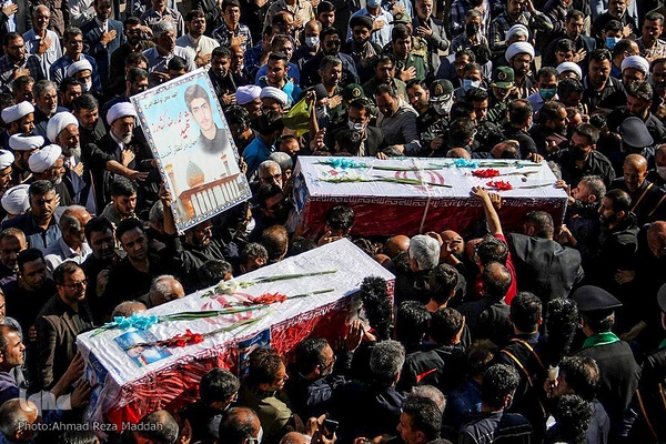 خاکسپاری پیکر مطهر ۶ شهید حمله تروریستی در حرم شاهچراغ(ع)