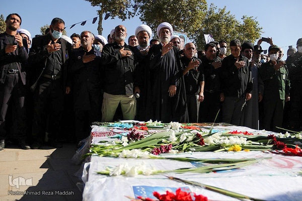 خاکسپاری پیکر مطهر ۶ شهید حمله تروریستی در حرم شاهچراغ(ع)