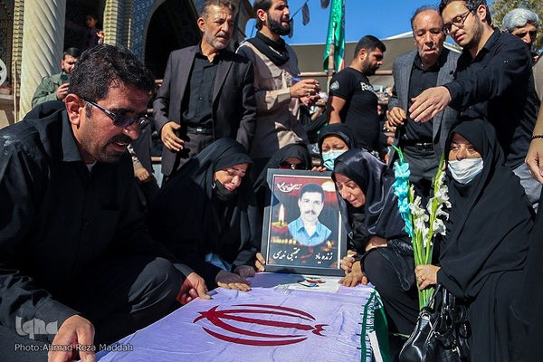 خاکسپاری پیکر مطهر ۶ شهید حمله تروریستی در حرم شاهچراغ(ع)