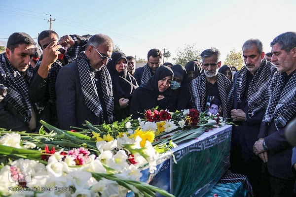 مراسم گلباران کلاس درس دانش‌آموز شهید محمدرضا کشاورز با حضور وزیر آموزش پرورش