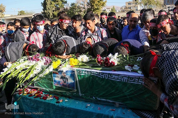 مراسم گلباران کلاس درس دانش‌آموز شهید محمدرضا کشاورز با حضور وزیر آموزش پرورش