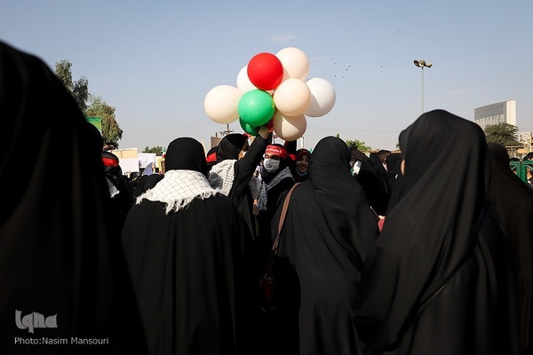 تشییع شهید گمنام با حضور دانش‌آموزان در اهواز