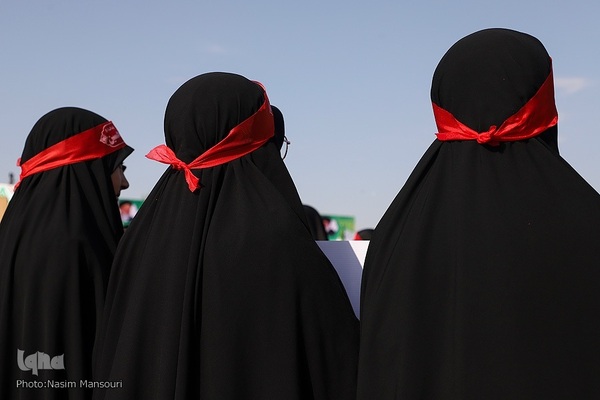 تشییع شهید گمنام با حضور دانش‌آموزان در اهواز