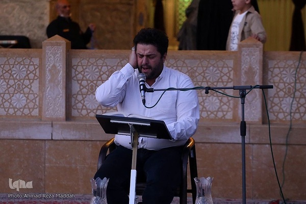 کرسی تلاوت قرآن در جوار شهدای حادثه تروریستی شاهچراغ(ع)