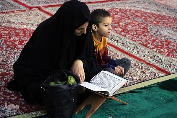 کرسی تلاوت قرآن در جوار شهدای حادثه تروریستی شاهچراغ(ع)