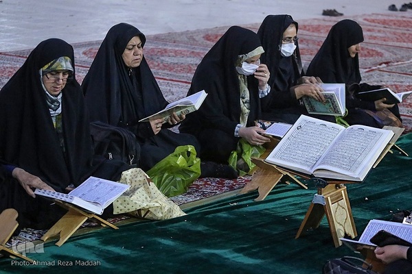 کرسی تلاوت قرآن در جوار شهدای حادثه تروریستی شاهچراغ(ع)