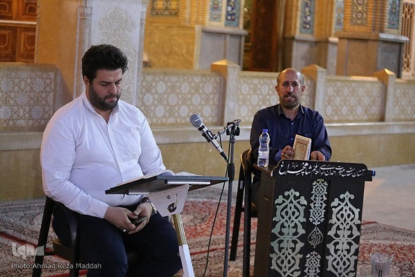 کرسی تلاوت قرآن در جوار شهدای حادثه تروریستی شاهچراغ(ع)