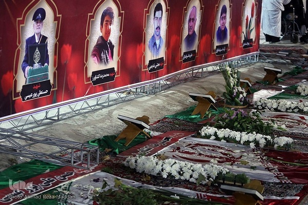 کرسی تلاوت قرآن در جوار شهدای حادثه تروریستی شاهچراغ(ع)