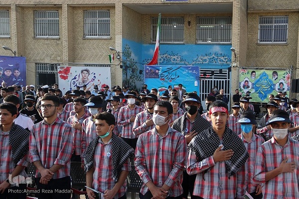 نواخت زنگ استکبارستیزی در محل درس شهید حادثه تروریستی حرم مطهر شاهچراغ(ع)