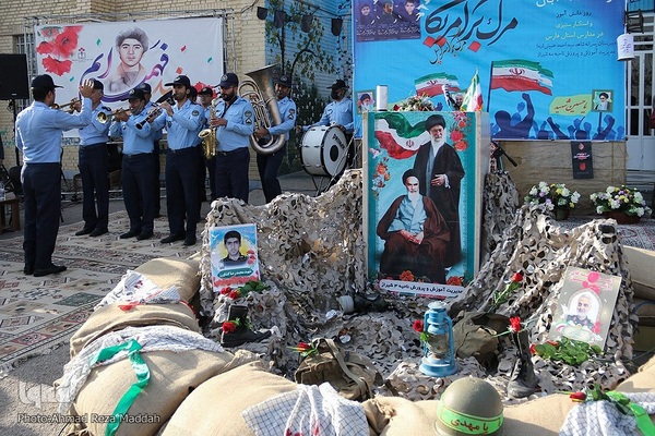 نواخت زنگ استکبارستیزی در محل درس شهید حادثه تروریستی حرم مطهر شاهچراغ(ع)