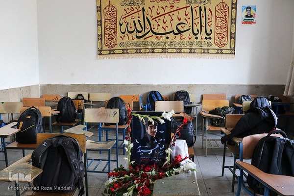 نواخت زنگ استکبارستیزی در محل درس شهید حادثه تروریستی حرم مطهر شاهچراغ(ع)