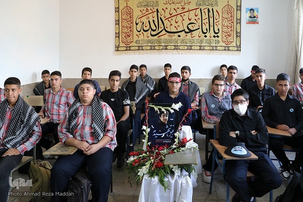 نواخت زنگ استکبارستیزی در محل درس شهید حادثه تروریستی حرم مطهر شاهچراغ(ع)