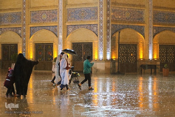 بارش اولین باران پاییزی در آستان حضرت شاهچراغ(ع)