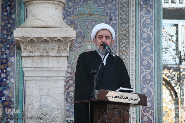 آیین تعویض پرچم حرم در شب وفات حضرت معصومه (سلام الله علیها)