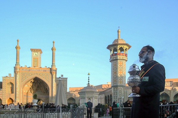 آیین تعویض پرچم حرم در شب وفات حضرت معصومه (سلام الله علیها)