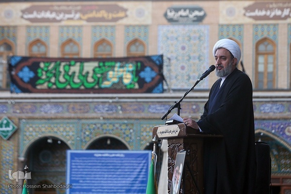 آیین تعویض پرچم حرم در شب وفات حضرت معصومه (سلام الله علیها)