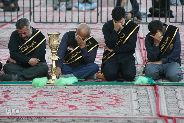 آیین تعویض پرچم حرم در شب وفات حضرت معصومه (سلام الله علیها)