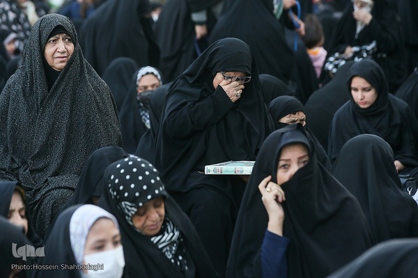 آیین تعویض پرچم حرم در شب وفات حضرت معصومه (سلام الله علیها)