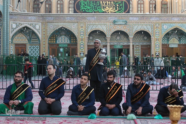 آیین تعویض پرچم حرم در شب وفات حضرت معصومه (سلام الله علیها)