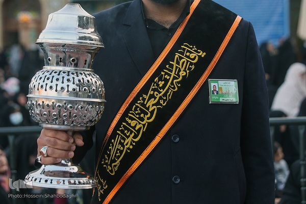 آیین تعویض پرچم حرم در شب وفات حضرت معصومه (سلام الله علیها)