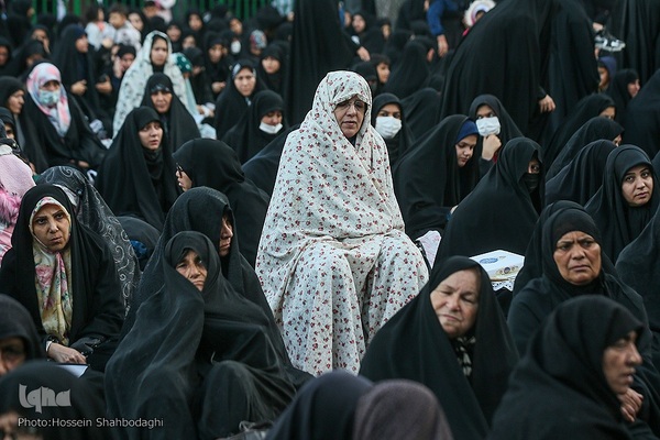 آیین تعویض پرچم حرم در شب وفات حضرت معصومه (سلام الله علیها)