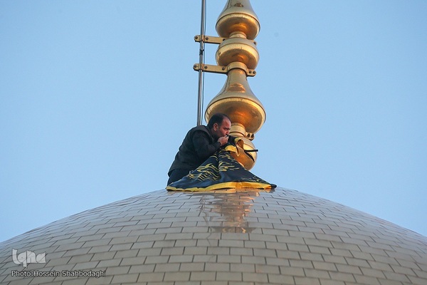 آیین تعویض پرچم حرم در شب وفات حضرت معصومه (سلام الله علیها)