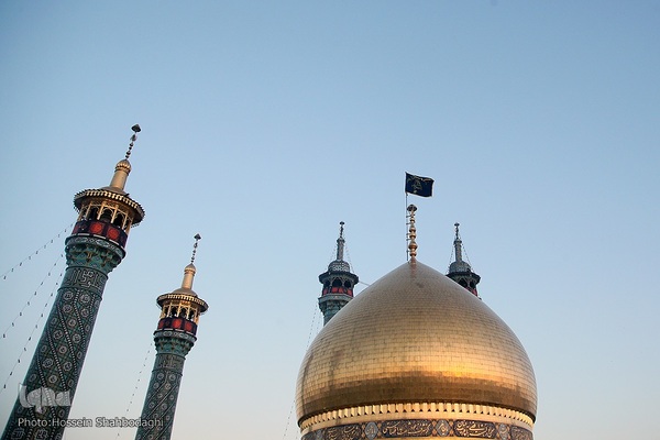 آیین تعویض پرچم حرم در شب وفات حضرت معصومه (سلام الله علیها)