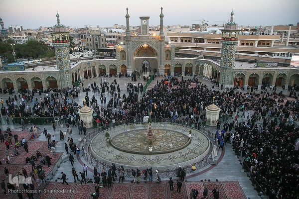 آیین تعویض پرچم حرم در شب وفات حضرت معصومه (سلام الله علیها)