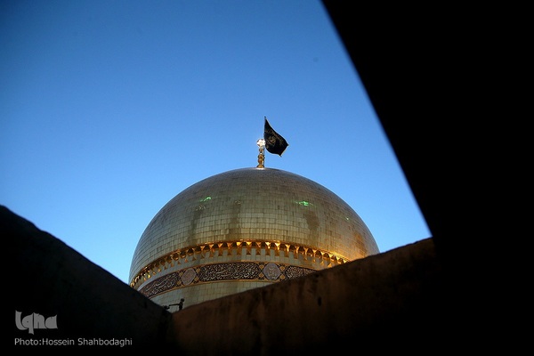 آیین تعویض پرچم حرم در شب وفات حضرت معصومه (سلام الله علیها)