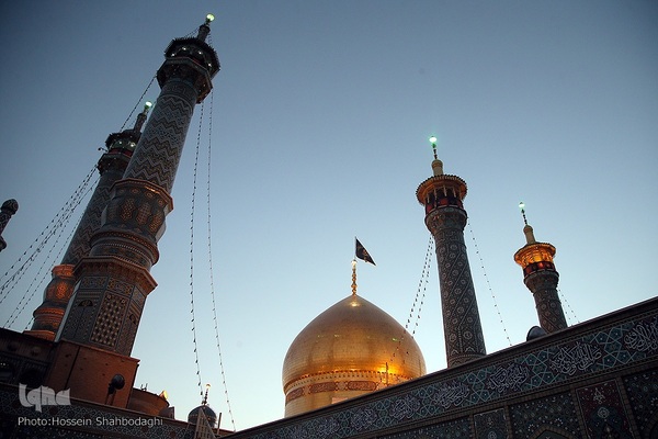 آیین تعویض پرچم حرم در شب وفات حضرت معصومه (سلام الله علیها)