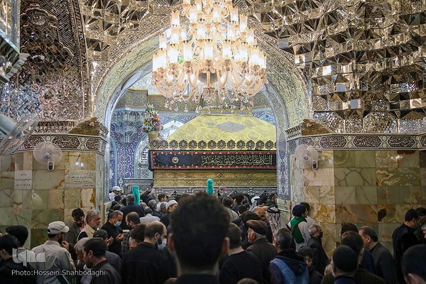 آیین تعویض پرچم حرم در شب وفات حضرت معصومه (سلام الله علیها)