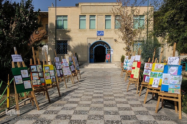 آیین تجلیل از دانش آموزان شاعر، نویسنده و تصویرگر کتاب استان فارس