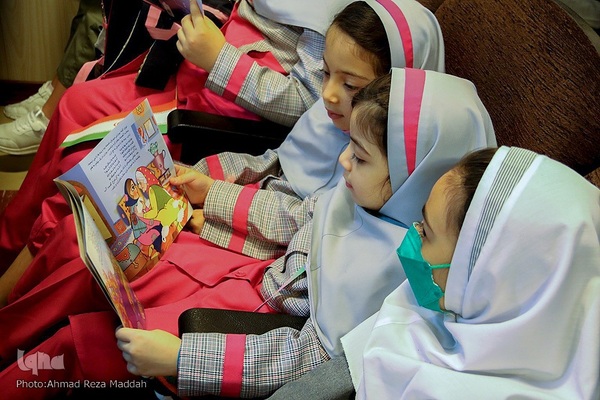 آیین تجلیل از دانش آموزان شاعر، نویسنده و تصویرگر کتاب استان فارس