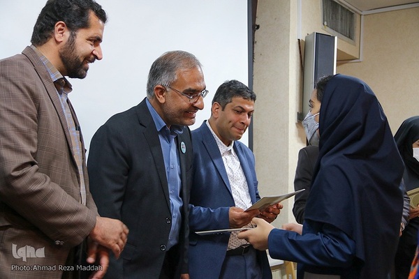 آیین تجلیل از دانش آموزان شاعر، نویسنده و تصویرگر کتاب استان فارس