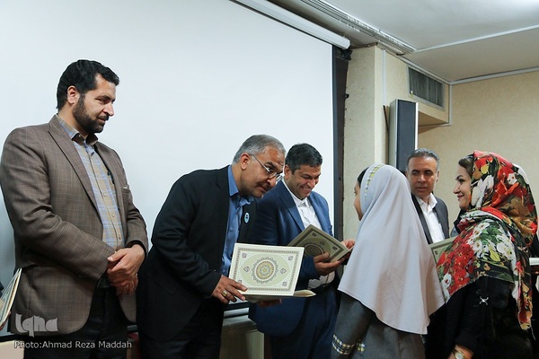 آیین تجلیل از دانش آموزان شاعر، نویسنده و تصویرگر کتاب استان فارس