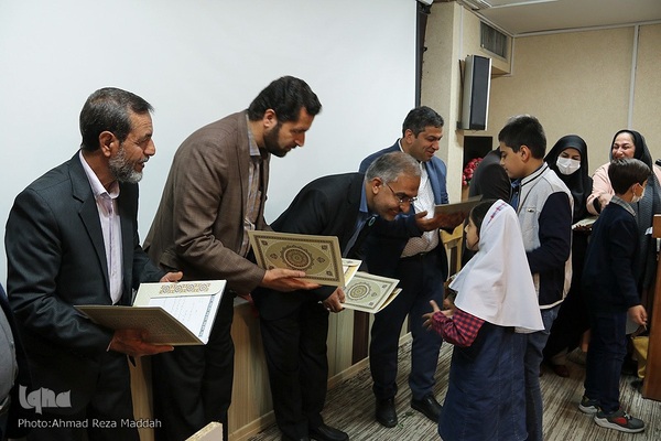 آیین تجلیل از دانش آموزان شاعر، نویسنده و تصویرگر کتاب استان فارس