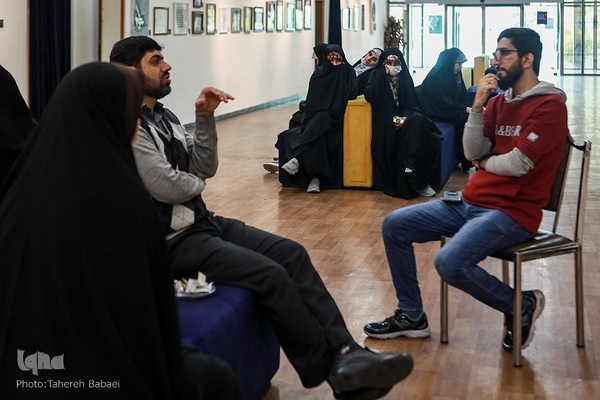 نمایشگاه ماه تمام