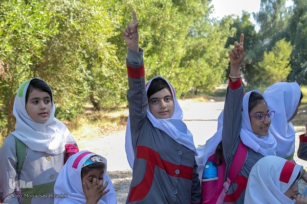 کتابخانه سیار در روستای «ایستادگی» گتوند